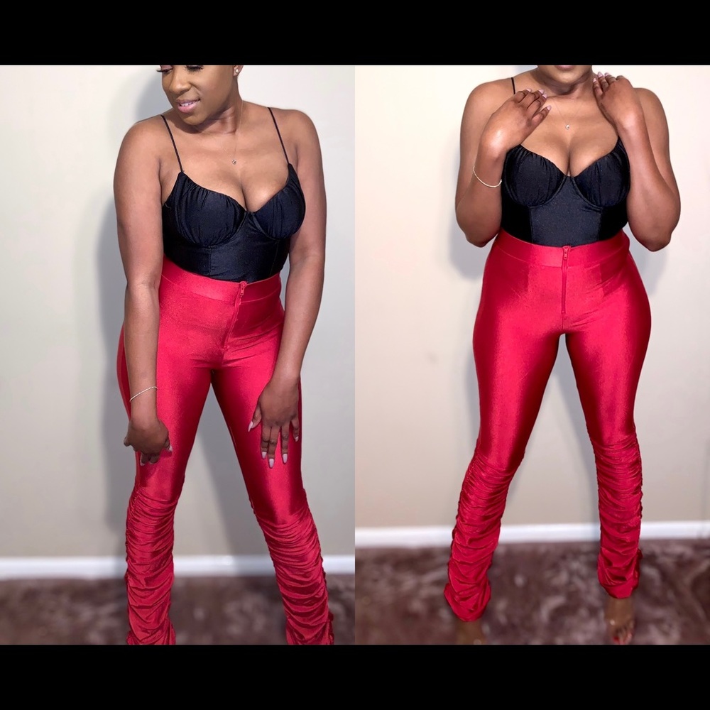 Nylon/spandex ruched hem leggings